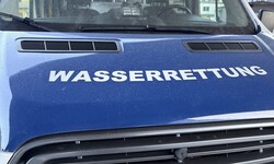 Die Wasserrettung (Symbolbild) war mit mehreren Mannschaften im Einsatz.