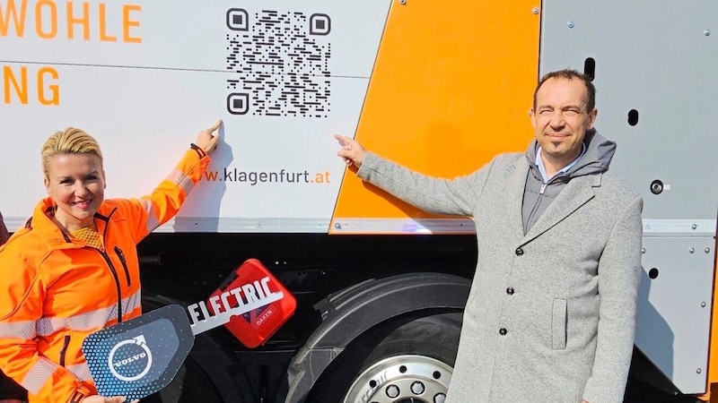 Sandra Wassermann und Gernot Bogensberger mit dem QR-Code. (Bild: Tragner Christian)