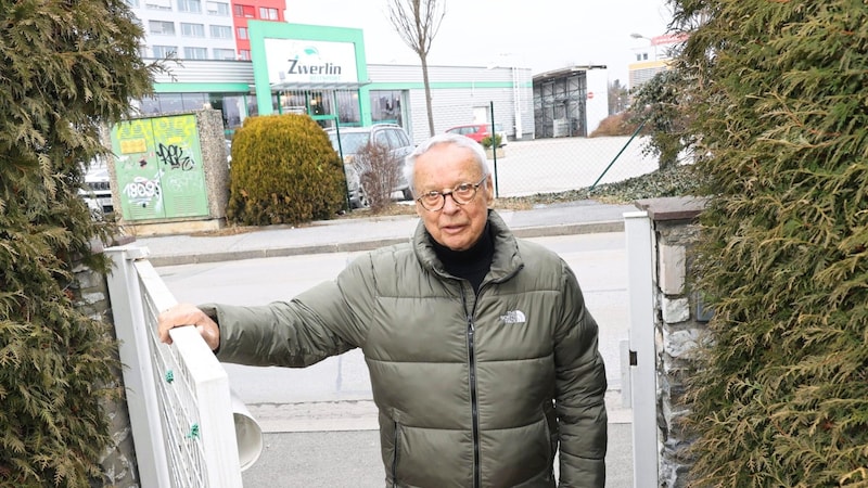 Dieter H. and his wife are to have a mega-stop put in front of their door. They are sent around in circles for information. (Bild: Jauschowetz Christian)