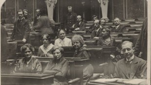 Sitzung der Nationalversammlung am 4. März 1919: Die Kärntnerin Maria Tusch in heller Bluse. (Bild: Österreichische Nationalbibliothek)