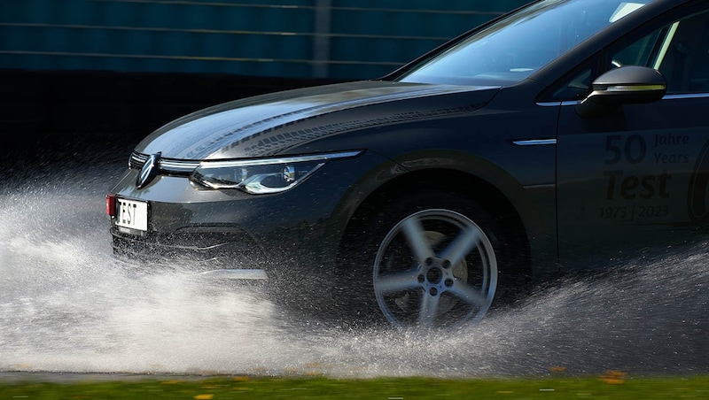 Behavior in the wet is something like the supreme discipline in the tire test. (Bild: ÖAMTC/Marc Wittkowski)