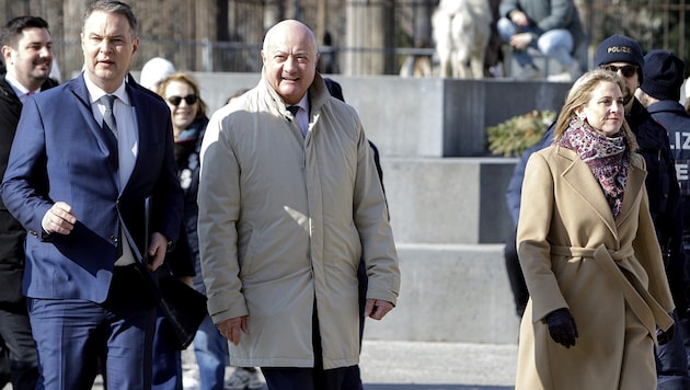 They still have a long way to go: Andreas Andreas Babler (SPÖ), Christian Stocker (ÖVP) and Beate Meinl-Reisinger (NEOS) (Bild: APA/Alex Halada)