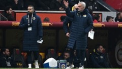 Jose Mourinho (re.) steht nach dem Istanbuler Derby im Fokus. (Bild: Ozan KOSE)