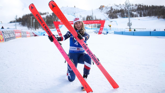 Zwei, die zusammengehören: Mikaela Shiffrin und Atomic (Bild: GEPA)