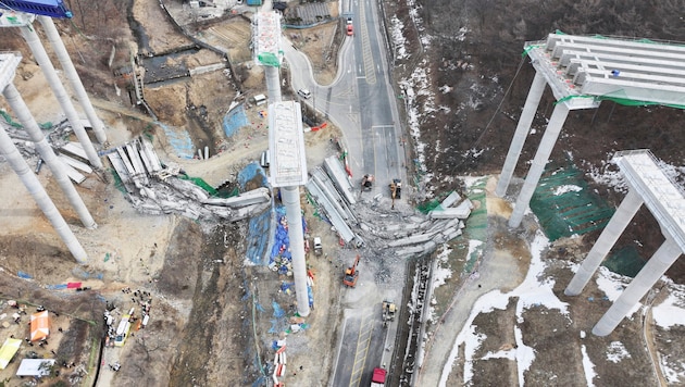 Die Unglücksstelle in Anseong, 65 Kilometer südlich von Seoul (Bild: AP)