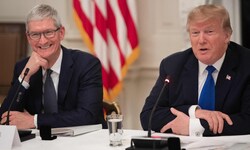 Auf diesem Foto hat Apple-Chef Tim Cook noch gut lachen, doch der Druck durch Trump auf den ...