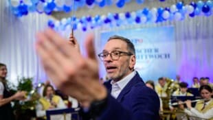 FPÖ-Obmann Herbert Kickl gibt in der Partei den Ton an, nicht aber in Österreich als Bundeskanzler. Beim Aschermittwochstreffen in Ried im Innkreis ist er heuer zum dritten Mal Hauptredner.  (Bild: EPA)