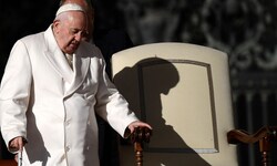 Papst Franziskus liegt seit Tagen im Krankenhaus, sein Zustand hat sich leicht gebessert, ist ...
