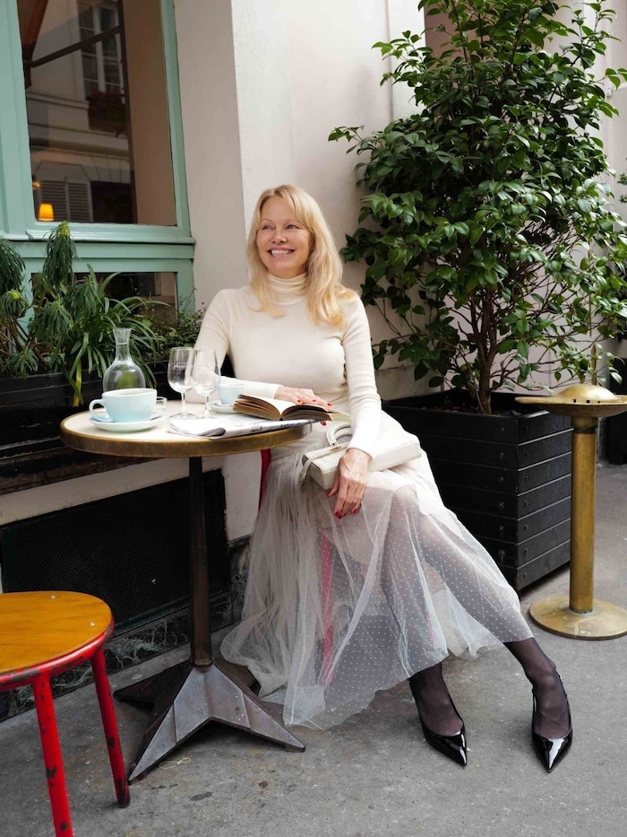 Gleich mehrere Looks präsentierte die Hollywood-Beauty in Paris.