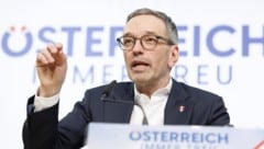 FPÖ-Chef Herbert Kickl wollte den Zugang zur Staatsbürgerschaft über das Asylwesen de facto kappen. (Bild: APA/TOBIAS STEINMAURER / APA / picturedesk.com)