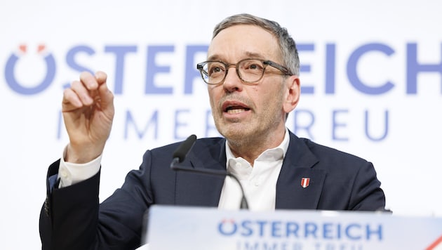 FPÖ-Chef Herbert Kickl wollte den Zugang zur Staatsbürgerschaft über das Asylwesen de facto kappen. (Bild: TOBIAS STEINMAURER / APA / picturedesk.com)