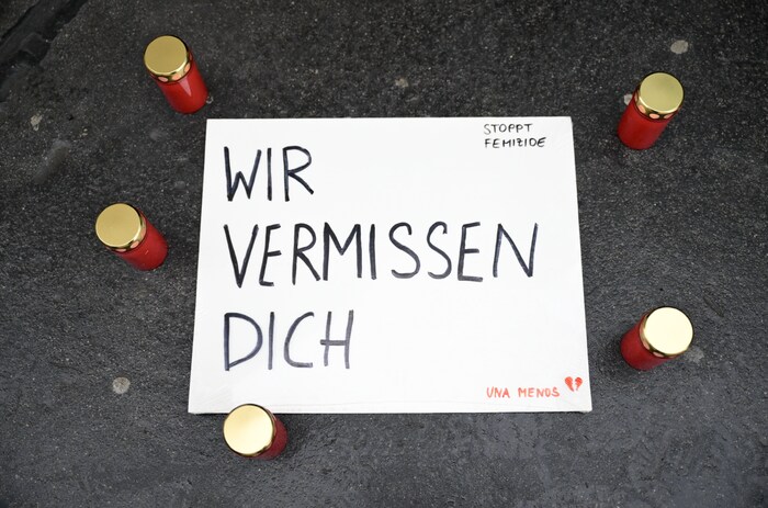 Gedenkkerzen für das Opfer