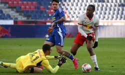 Christian Zawieschitzky (li.) stand im ersten Frühjahrsspiel gegen Lafnitz zwischen den Pfosten.