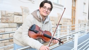 Jakob hat mit acht Jahren das erste Mal beim „prima la musica“-Wettbewerb mitgemacht. Die Geige spielt er immer noch leidenschaftlich. Beruflich hat er sich aber für den sozialen Bereich entschieden. (Bild: Evelyn Hronek)