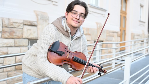 Jakob took part in the "prima la musica" competition for the first time at the age of eight. He still plays the violin passionately. Professionally, however, he has opted for the social sector. (Bild: Evelyn Hronek)