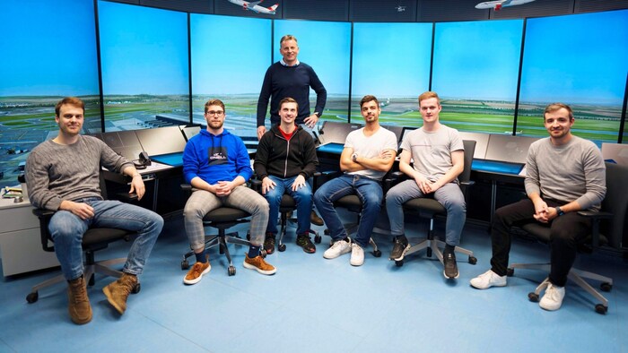 Die Trainees mit Trainer Georg (re.).