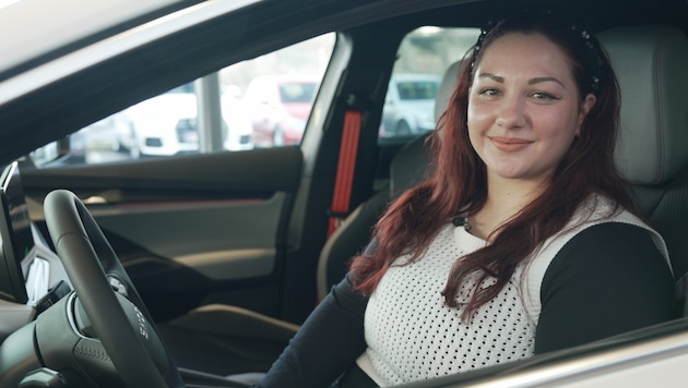 "Krone" winner Milena Tomic in the new Škoda Elroq. (Bild: Clemens Pichler)