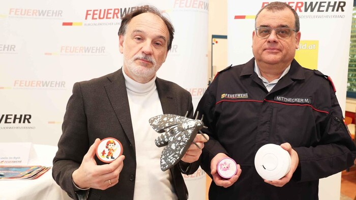 Armin Kaltenegger (KFV) und Martin Mittnecker, Leiter der Brandverhütungsstelle im Landesfeuerwehrverband.