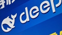 DeepSeek hatte im Jänner mit der Vorstellung von „R1“ weltweit für Aufsehen gesorgt. (Bild: AFP)