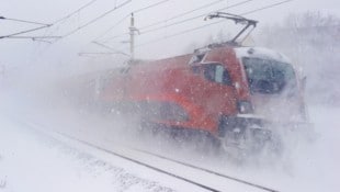 Die Westbahntrasse transportiert nicht nur Leute, sondern auch kühle Luft in die Stadt (Bild: © Fritz-Press GmbH - Rights Managed (RM)
)