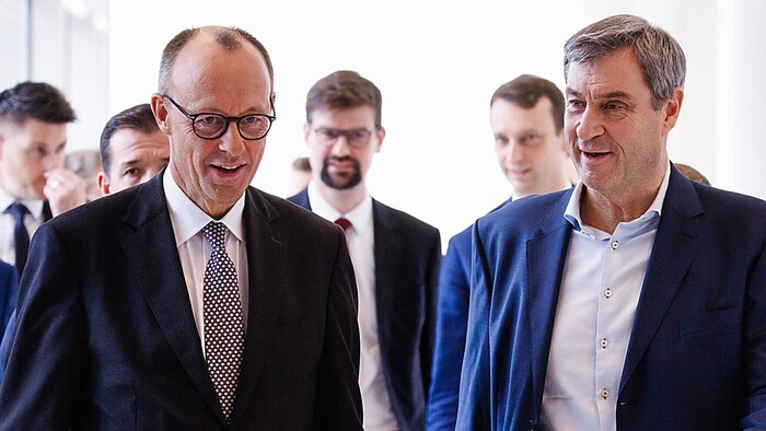 Die Chefs von CDU und CSU Friedrich Merz und Markus Söder bei der konstituierenden ...