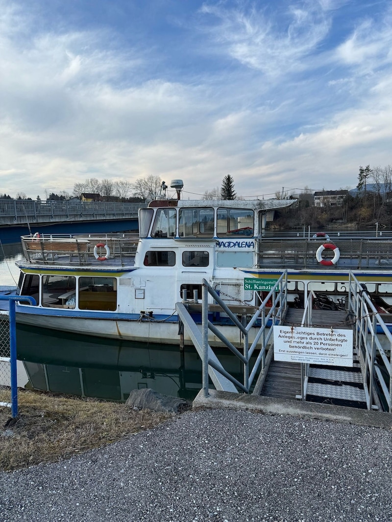 The ship has been weathering away at the gates of the tourist region since 2021. (Bild: Oliver Schwab)