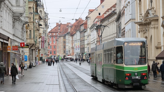 In der Grazer Herrengasse sollen schon bald weniger Straßenbahnen unterwegs sein. (Bild: Jauschowetz Christian)