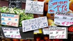 Ohne das tatsächliche Produkt zu sehen, fällt das Entziffern der Buchstabensuppen durchaus schwer. (Bild: Krone KREATIV/Erwin G.)