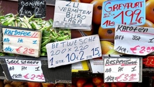 Ohne das tatsächliche Produkt zu sehen, fällt das Entziffern der Buchstabensuppen durchaus schwer. (Bild: Krone KREATIV/Erwin G.)