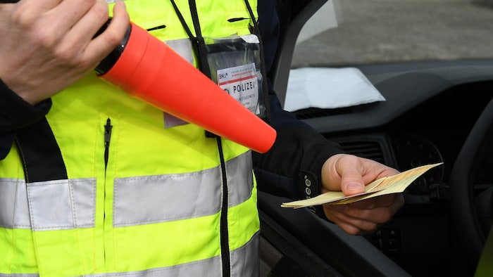 Streng ging die Polizei ebenso gegen Raser vor.