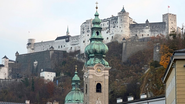 The collegiate church of St. Peter in front of Hohensalzburg Fortress (Bild: Tröster Andreas)