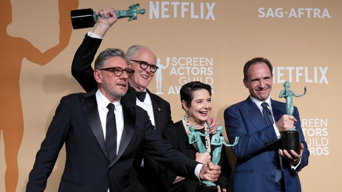 Sergio Castellitto, John Lithgow, Isabella Rossellini und Ralph Fiennes feiern backstage ihren ...