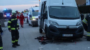 Der Lieferwagen rutschte vom Wagenheber.