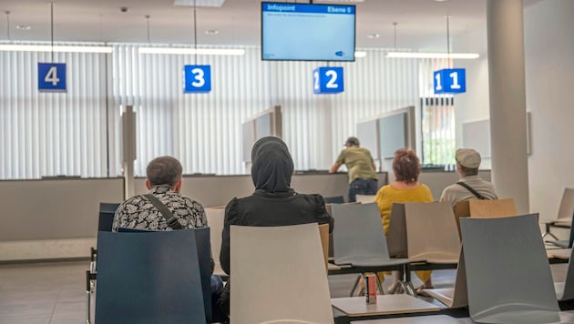 Diskriminierung und nicht berücksichtigte Qualifikationen stellen große Hürden für Geflüchtete ...