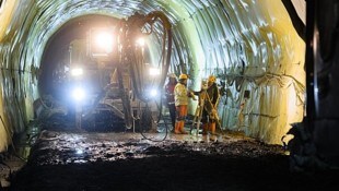 Die Modernisierungsarbeiten auf der Tauernbahnstrecke laufen auf Hochtouren.
