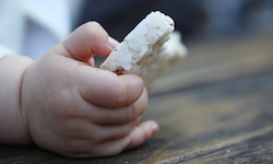 Reis- oder Maiswaffeln gelten als gesunder Snack, besonders für Kinder.