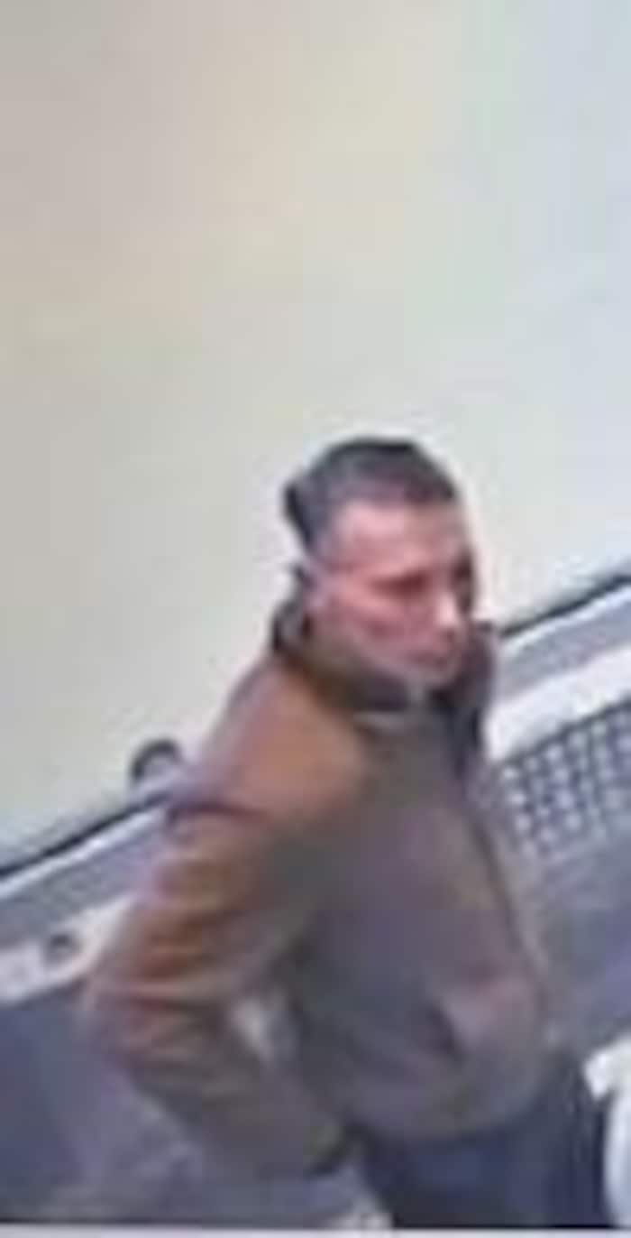 Der Unbekannte verschaffte sich im Dezember Zutritt zu einem Lager.