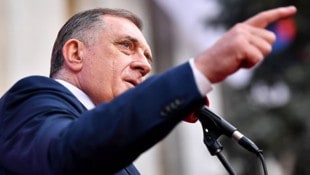 Milorad Dodik ist wegen Missachtung des Hohen Repräsentanten für Bosnien-Herzegowina für schuldig erklärt worden. (Bild: AFP/ELVIS BARUKCIC)