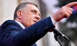 Milorad Dodik ist wegen Missachtung des Hohen Repräsentanten für Bosnien-Herzegowina für ...