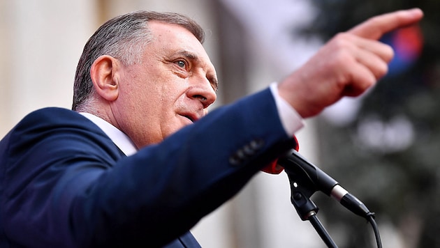 Milorad Dodik has been declared guilty of contempt of the High Representative for Bosnia-Herzegovina. (Bild: AFP/ELVIS BARUKCIC)