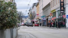 Laut der ÖVP häuften sich zuletzt die Beschwerden um Bettler in der Urfahraner Hauptstraße. (Bild: Horst Einöder/Flashpictures)