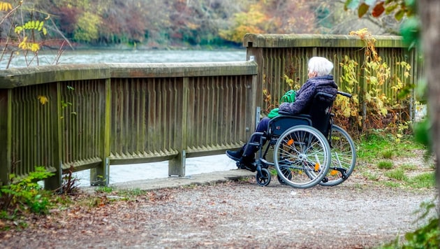 Disabled people should be "equal" since 2008 at the latest. Is that really the case? There are barriers everywhere - in construction as well as in the mind. (Bild: Pail Sepp)