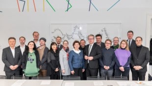 Erst im Jänner 2024 wurde das Kulturkuratorium vom damaligen Landeshauptmann Christopher Drexler und der damaligen Personal-Landesrätin Ursula Lackner (Mitte) einberufen.  (Bild: LandSteiermark/Binder)