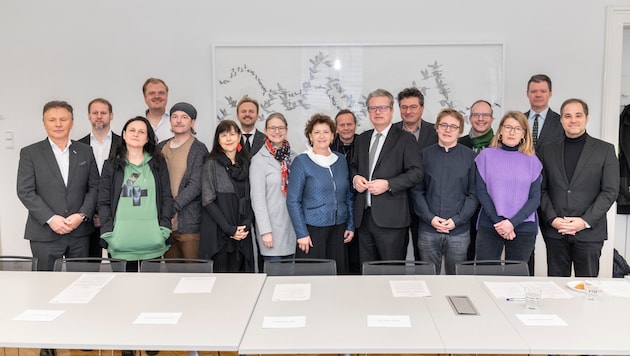 The Cultural Board of Trustees was only convened in January 2024 by the then Governor Christopher Drexler and the then Provincial Councillor for Human Resources Ursula Lackner (center). (Bild: LandSteiermark/Binder)