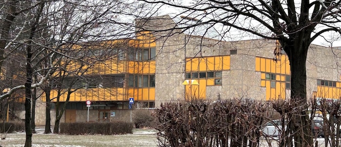 In diesem Gebäude ist die Stadtgemeinde Ternitz untergebracht. Immer wieder dient es aufgrund ...