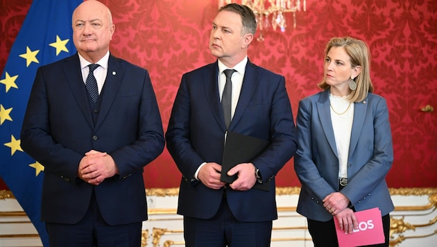 ÖVP leader Christian Stocker, SPÖ leader Andreas Babler and NEOS federal party leader Beate Meinl-Reisinger (Bild: APA/MAX SLOVENCIK)