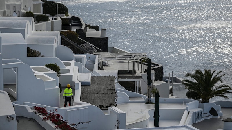 A picture of the enchanting Mediterranean island as you rarely see it - yawning emptiness instead of crowded alleyways and bars (Bild: APA/AFP/STRINGER)