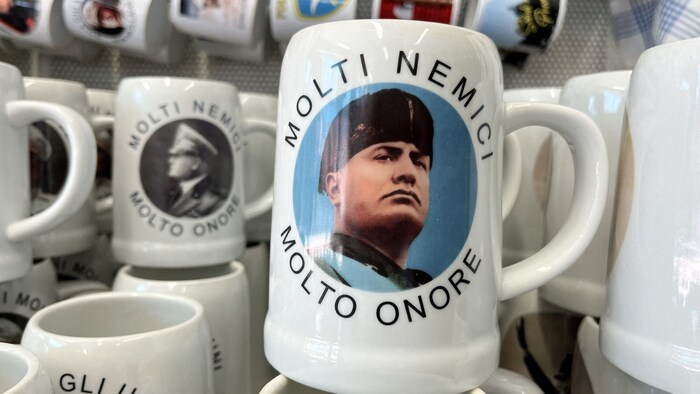 In the Italian town of Predappio, where Mussolini's birthplace is located, souvenirs with the dictator's likeness are even sold - "Many enemies, much honor" is written on these mugs. 