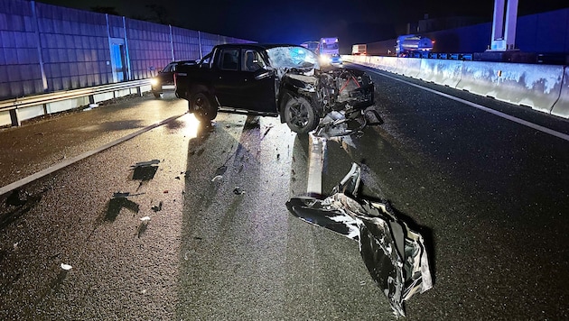 Das Fahrzeug des Unfalllenkers wurde erheblich beschädigt. (Bild: ZOOM Tirol)