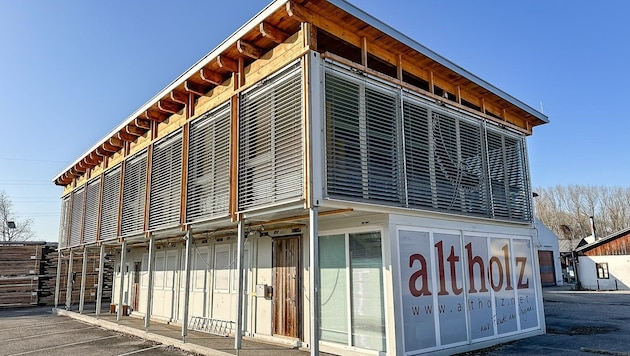 The container office was put up for auction on the online platform with a starting price of 12,000 euros. (Bild: aurena.at)